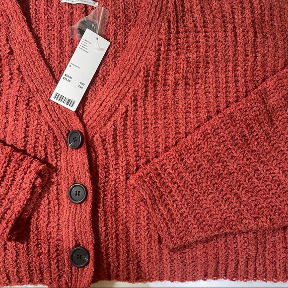 Small Red Cropped Cardigan classic v-line | UO - Picture 8 of 11